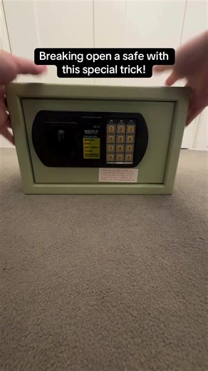 There is a trick to these safes where if you bang the left hand side and turn the lock it will pop open. You wont believe what’s inside! #safecracking #moneysafe #unlock #treasure #rarecoins