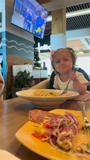 Viviana Giraldo on Instagram: "A Maria Paula le encanto la pasta 🥰🥰🥰"