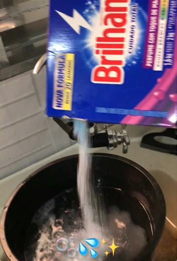 Faxina completa, e pra me ajudar nessa força tarefa, tive a ajudinha do @Brilhante Brasil que deixou a casa muito mais limpa e cheirosa 💦🫧✨ Me conta aqui quantas vezes por mês você faz a sua faxina completa aí na sua casa? 💙 #limpeza #organizacao #faxina #casalimpa #fyyy #rotina