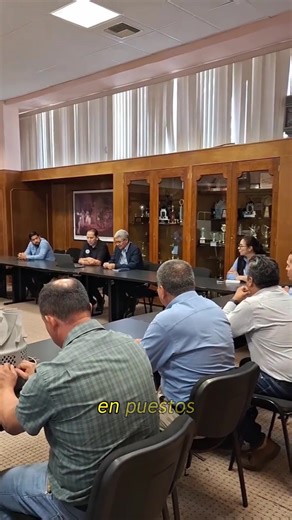 🚨 Inconformidad en universidad pública. Docentes con maestría, experiencia y trayectoria denuncian que las plazas de tiempo completo no siempre se están asignando con base en mérito. Dentro de la comunidad académica crece una percepción preocupante: que en algunos casos pesan más las amistades y los favores políticos… que la preparación profesional. La exigencia es clara: transparencia. #utng #Educación #Denuncia #Transparencia #Guanajuato