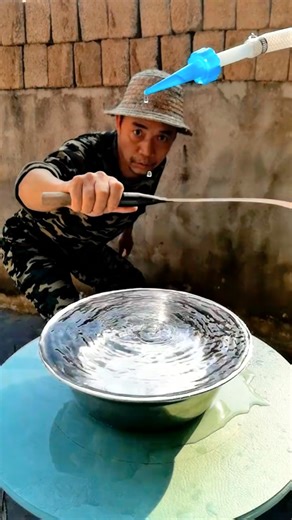 Colors Hub on Instagram: "This slow motion artist 🎨✨🌊 reveals the hidden beauty in every detail through stunning visuals. Each stroke and splash transforms into something extraordinary, inviting you to pause and see more than meets the eye. The work carries a calm, almost meditative rhythm that makes you want to keep watching again and again. Art by: zqbx899 (Döuyin)"