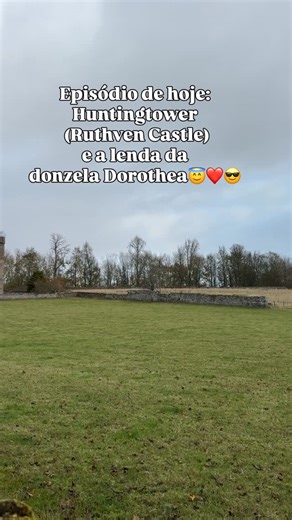 Viagem pela Escócia | Tour na Escócia on Instagram: "O Huntingtower Castle ou Ruthven Castle é uma propriedade administrada pelo @histenvscot e está localizado em Perthshire. 🏰 Pra você que curte explorar rotas nada tradicionais e ricas em História real, sugiro adicionar um dia em seu roteiro para explorar o Scone Palace, o Huntingtower e o museu de Perth - tudo na mesma cidade/região!😉 Agora aqui pra nós, teria sido a sapequinha da Dorothea a responsável pelo primeiro salto à distância?!?🤭😬