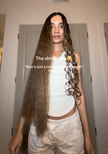If you have Frizzy hair you might actually have curly or wavy hair 😱#frizzyhair #curlyhair #hairtok #hair #relatable