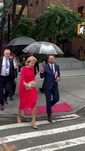Mathilde walking in the streets of NYC