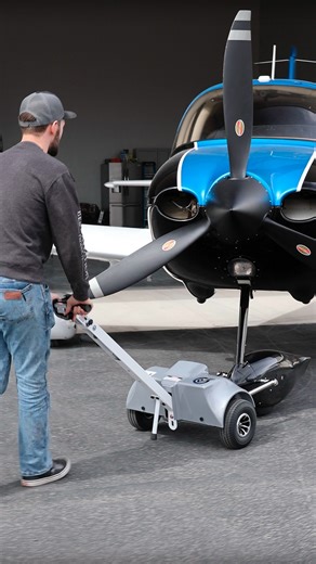 The Alpha 3 making light work of the SR22. We hope everyone had a change to get some airtime this Holiday weekend. #besttugs #bestaviation #cirrussr22 | Best Tugs