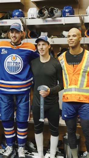 Thanks to Saturday's #Oilers victory, we got our first look at this season's post-game awards! 🔧🦺 Here's an exclusive peek inside the locker room as Coach Knoblauch explains the meaning behind each item. Watch more behind-the-scenes content on OilersPlus.com! | Edmonton Oilers