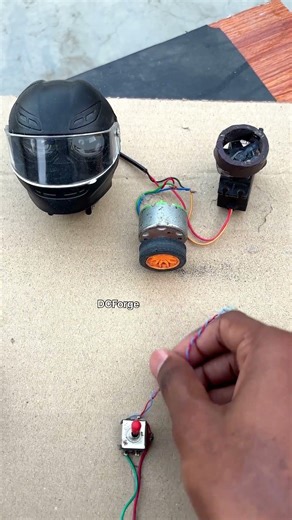 Casco Potente con Luz Antiniebla y Motor de Dron Sin Núcleo | Proyecto DIY Innovador
