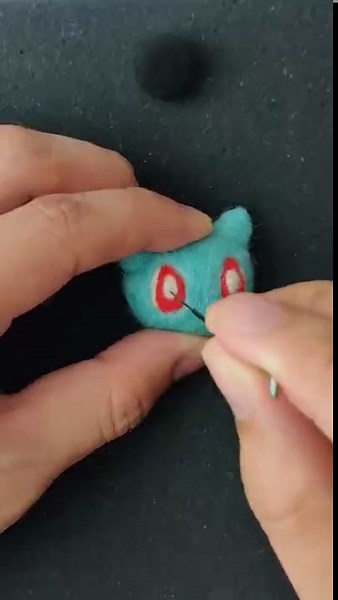 Needlefelt Bulbasaur – The Cutest ASMR Pokémon Craft Ever!