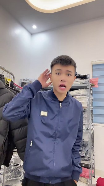 Săn Áo Khoác Dior Giá Khủng Trên TikTok