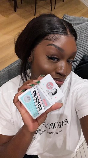 Using blotting sheets instead of translucent powder to get rid of shine, 10/10! #fyp #blottingpaper #makeuphacks #beautytips #makeup #soapandglory