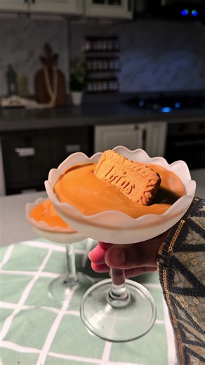 طبخ رمضان صار أسرع وأسهل مع NowNow ‏Ramadan cooking is faster and easier with NowNow تشيز اللوتس الطبقة الاولى : بسكويت شاي ولوتس مطحونه اضيف عليها زبدة الطبقة الثانية : كريمة خفق ، مغلفين دريم ويب ، حليب مكثف ، 10 حبات جبن كيري ، ملعقة كبيرة جيلاتين اذوبها بمويه اخلطها واوزعها على طبقة البسكويت وادخلها الثلاجة تتماسك الطبقة الاخيرة : كريمة لوتس الافضل نتركها ليله كاملة بالثلاجة قبل التقديم @noon . . . ‏#NowNow ‏#noon ‏#RamadanWithNowNow