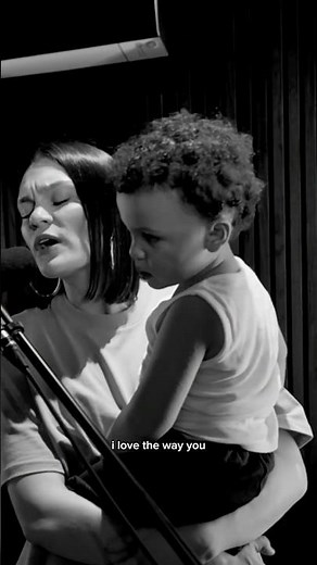 Living my best life with Sky Acoustic • June 27th 🦋 #jessiej #acoustic #livingmybestlife