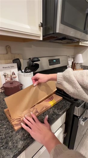These pre-cut parchment paper sheets make baking so much easier! This set includes 135 sheets and eliminates the need for oil while also protecting your baking sheets! #parchmentpaper #baking #bakingtok #bakingtiktok #bakinghacks