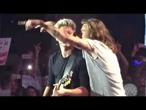 No control - One Direction live @ O2 London 28/09/2015