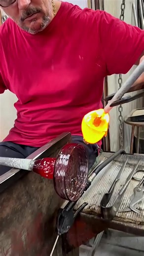 Turning Molten Glass into Pure American Art ✨ #GlassBlowing #GlassArt #HandmadeArt #ArtProcess #USArtist Step inside the world of fire and creativity where raw sand transforms into stunning glass art. 🔥✨ Watch the intense heat, the precise movements, and the passion behind every piece as molten glass is shaped into something truly beautiful. Glass blowing is not just a craft — it’s a powerful art form that requires patience, skill, and vision. Every bubble, curve, and color tells a story of ded
