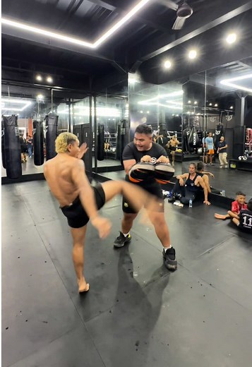 Pelatihan Muay Thai: Forlan vs Silem