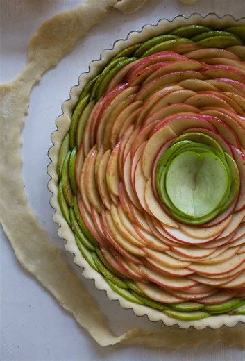 Put some music on and zone out while you make this pie: Rose apple pie