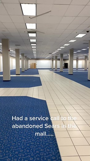 Exploring an Abandoned Sears in the Mall
