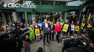 Striking B.C. public service workers announce tentative deal with province