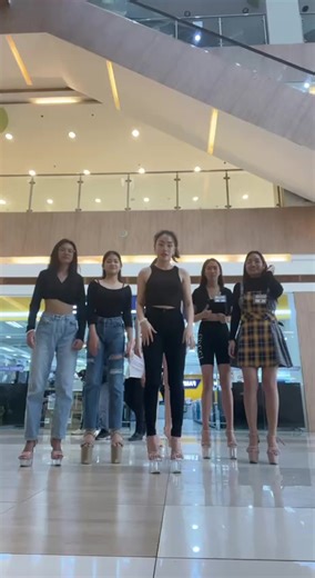 👑😍🫶 #weekendvibes #famevixenmodels #rampafvma | FAME Vixens Modeling Academy