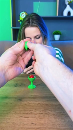 Alex Vizardixx on Instagram: "#magic #pranks #magictrick #magician #lifehacks"