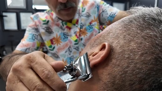 391K views · 5.6K reactions | Asmr Shoulder Massage Roleplay , Acne Removal, Ear Cleaning, Most Relaxing Barber Massage Ever ‍♂️ | Asmr Münür Önkan | Facebook