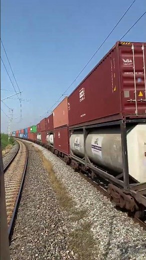 Double stack containers train