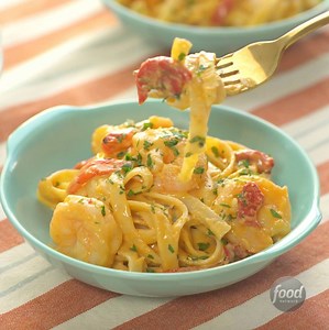 How to Make a Creamy, Garlicky Shrimp Skillet