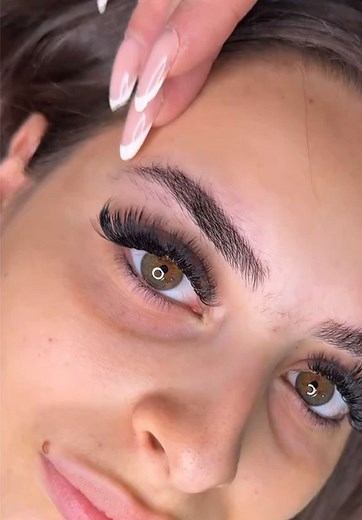 Precision Brow Mapping with Bella Beauty's Pink Strings