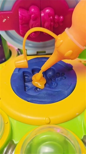 ASMR Playroom on Instagram: "2007 Martian Matter Alien Maker by Hasbro #asmr #martianmatter #hasbro #nostalgia #alien"