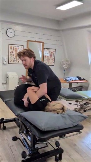 A lovely gentle lower back technique #manualtherapy #chiropractor #physiotherapist #osteopathy ￼