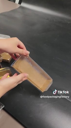 Sweet cakes deserve sweet packaging! Create your own custom cake box with your preferred size, color, and logo.#cakebox #dessertbox #sourcefactory #foodpackaging #cakepackaging