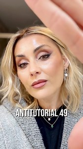 la sfida è stata DURISSIMA! Ora, per confessare di averlo visto tutto, dimmi quale animale compare nel video😂 comunque vi piace o no? ➡️ se servono info sui prodotti usati, su eventuali codici sconto, non esitare a chiedere! Io ce l’ho messa tutta! #makeupchallenge #makeup #trucco ho comunque usato: Vip MakeUp Italy Kess NABLA Cosmetics Huda Beauty @miamo @armanibeauty @wycon_cosmetics @jessupbeauty @benefit Cosmetics | Carlotta Voice Savorelli