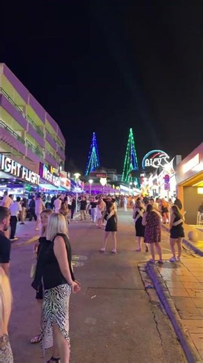 The best silent disco #magaluf #strip
