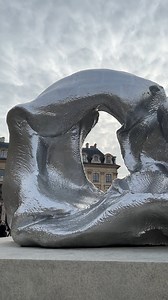 Urs Fischer's 'Wave', is the sixth sculpture in the artists ‘Big Clays’ series, and is presented by Gagosian as part of the Paris par Art Basel public programme.⁠ ⁠ The aluminium sculpture is on display at Place Vendôme until 1 December 2023. Learn more about the artist on Ocula: https://ocula.com/artists/urs-fischer/ | Ocula