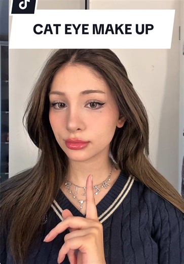 Neuer Cat Eye Make-up Look Ausprobieren