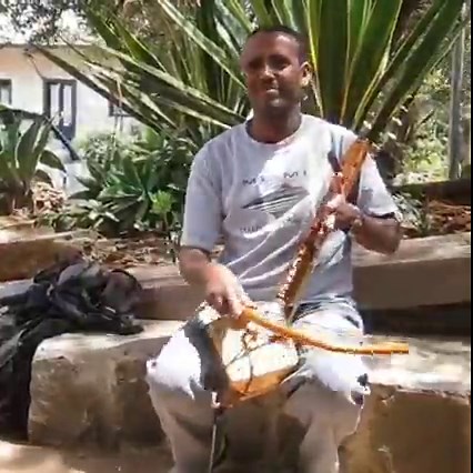 9.8K views · 334 reactions | Commonly played in the musical traditions of Eritrea and Ethiopia   This single stringed instrument is called a Masinko, Masenqo or Chira-wata   Video credit @musica_delmundo on Instagram #eritreanmusic #ethiopianmusic #africandrumming #MondayMusic | African Drumming | Facebook