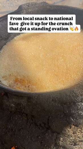 Overripe plantain to the rescue 💕🥹 From local snack trays to nationwide cravings 😋🔥 They tasted it once… and couldn’t sit still! Standing ovation for the crunch, the flavor, and the journey. 👏 This is more than just snacks its passion served fresh. 💛 Overripe plantain is available to order Price list : 4L size : 15.000 2L size : 7500 1L jar : 4,000 Pouch: 1000 #StandingOvation #EdiblesByMide #madewithlove | Mide chops