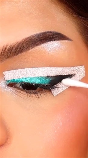 easy Smokey Eye Hack using cotton Buds🖤✨#eyemakeup#makeup#tutorial#shorts#trending#viralvideo#fyp