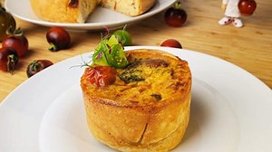 👉En Noticentro al Amanecer, ¡te damos los buenos días con mucho sabor! Nuestro Chef Colo, les trae la rica receta de Quiche de Tomates con una mezcla de tres quesos corte shaved de Borden. Busca los ingredientes y prueba tu creatividad en la cocina 💛 | Noticentro por WAPA