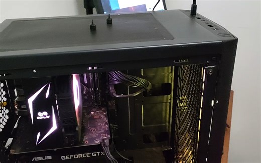 这位小伙伴太牛逼了用了2年的电脑直到最后卖都不知道是什么配置……