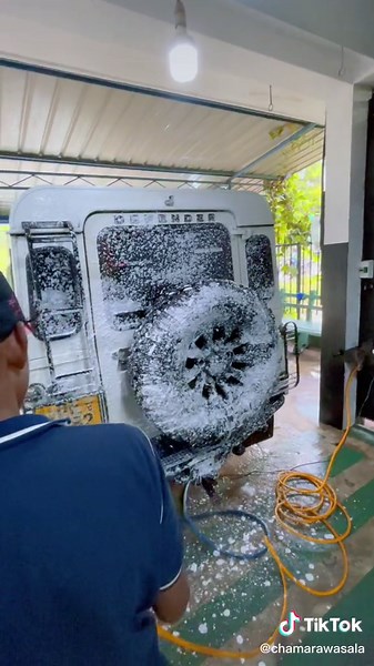How to Effectively Wash Your Land Rover Defender