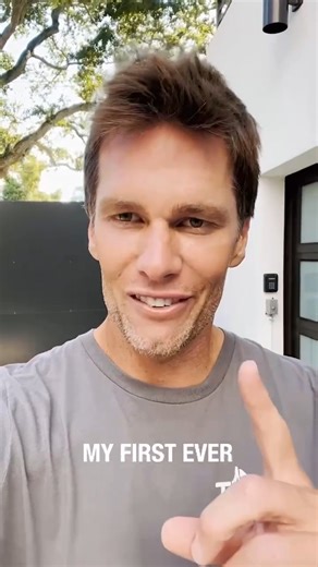 The first ever Signature Experience has arrived on Autograph This is a chance to follow along with my season in a way that’s never been done before… (and I’m planning on having a big season) Go to www.autograph.io/tombrady to ride along, space is limited. #AutographFounder | Tom Brady