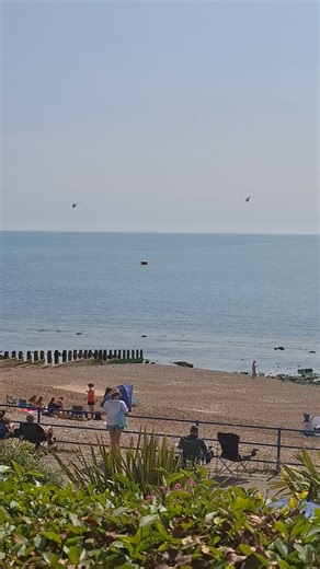A little taster of things to come this afternoon from Royal Navy Black Cats 🚁 | Airbourne: Eastbourne International Airshow