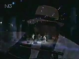 LUCIANO PAVAROTTI & LUCIO DALLA -- CARUSO ( Lyrics in Italian and English )