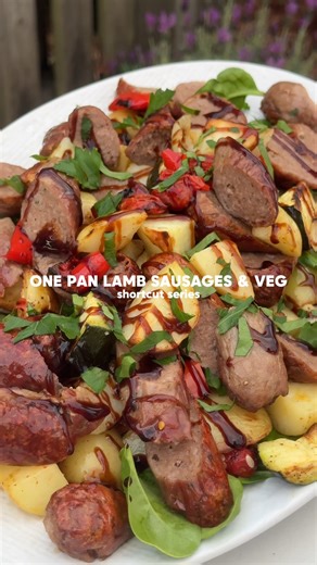 The ultimate easy weeknight dinner, juicy lamb sausages roasted with golden veggies and finished with a drizzle of balsamic glaze. Minimal effort, maximum flavour! 🙌 Perfect for using up whatever veg you’ve got in the fridge, think zucchini, onion, capsicum, or potatoes, and it all bakes together in one tray for easy clean-up. Ingredients • 1 pack (6) lamb sausages • Mixed veggies (zucchini, onion, capsicum potatoes) • Olive oil • Salt pepper • Handful of spinach leaves • Balsamic glaze to driz