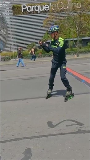 Policia Rollerblade Jump: Urban Action Takes Flight! #shorts