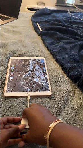 How to use an iPhone/iPad SD card reader *demonstration*