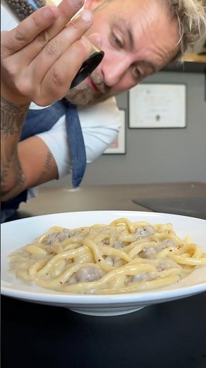 Pici cacio e pepe con salsiccia arrosto🤤🐷Un primo piatto toscano super Cremoso e goloso! #ricette