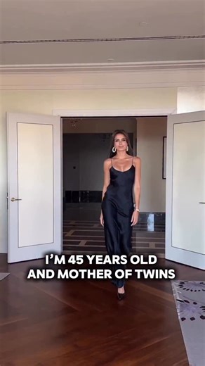 Anastasiia Burdiug on Instagram: "My routine. And the best part — you’ll be surprised how simple it all is 😉 🔹 Intermittent fasting I do 16/8. This eating pattern works perfectly for me. Many specialists say that fasting helps the body activate renewal processes — as long as your digestive system is healthy. 🔹 Strength training 3 times a week + cardio when possible This one is simple: as we age, we need muscle. 🔹 Washing my face with salt (in courses) Have you see